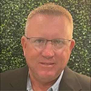 Meet your Posher, Dennis